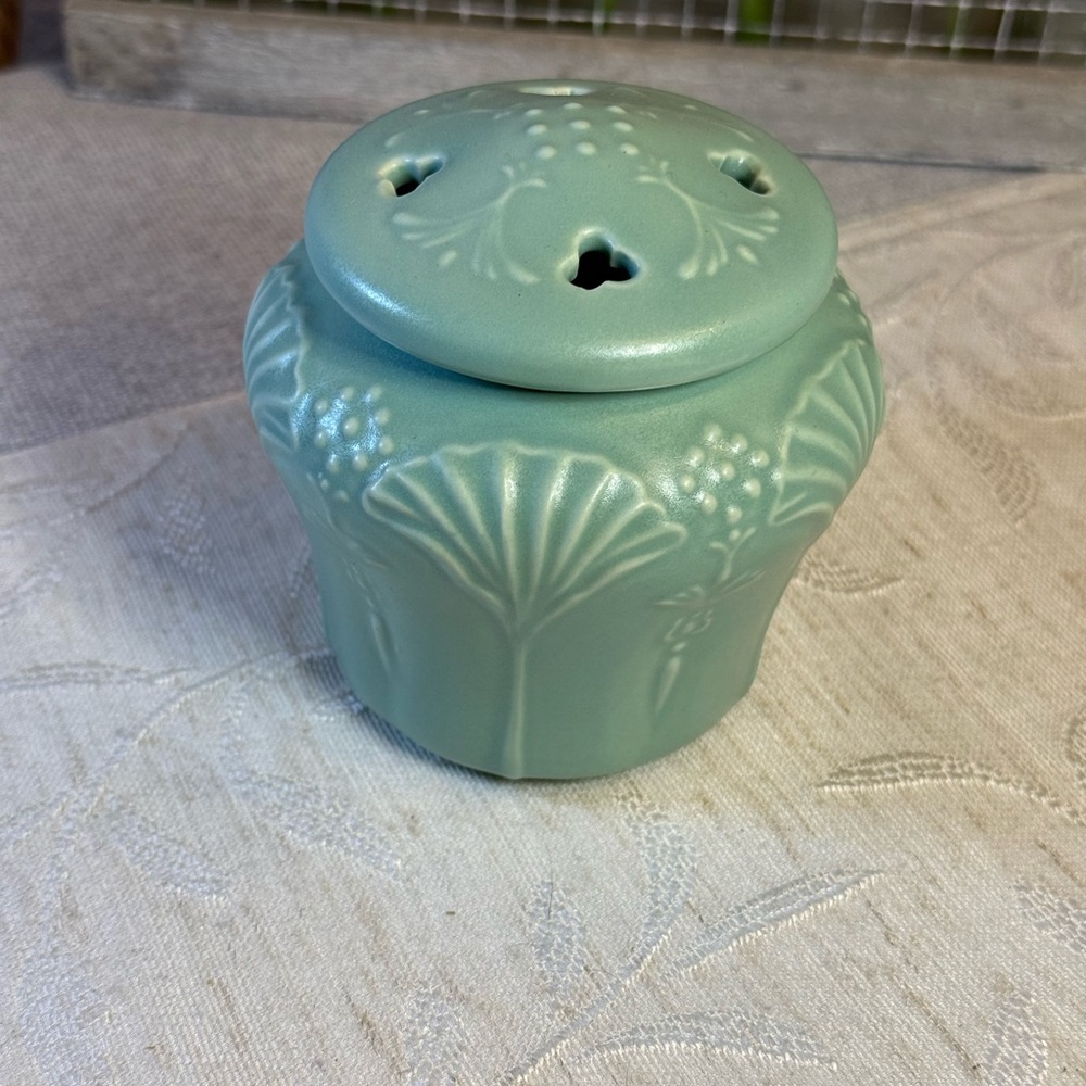 Vintage Crowning Touch Porcelain Floral Potpourri/ Incense Jar‎ Seafoam Blue